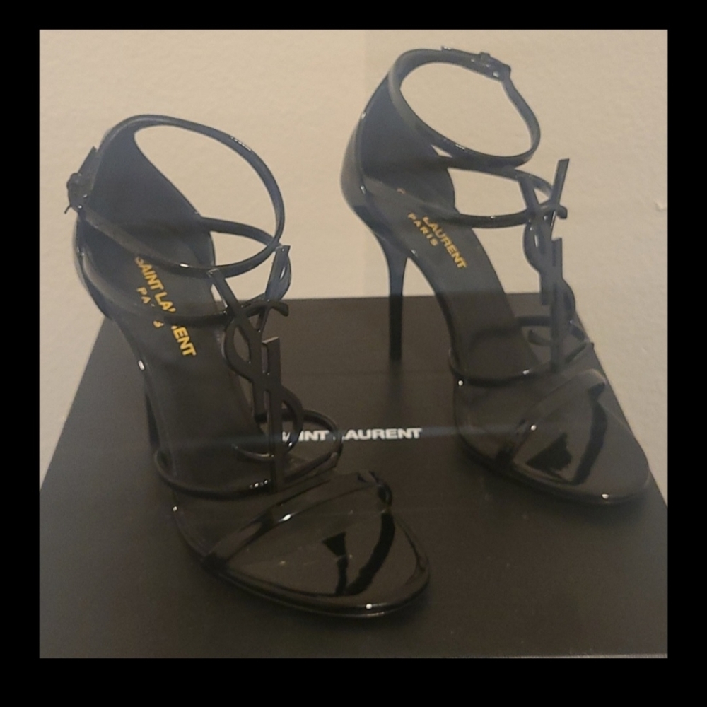 Brand new! Saint Laurent black patent leather heels